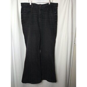 NWOT Ryegrass Women's Size 18 High Rise Flare Black Jeans front legs seam accent
